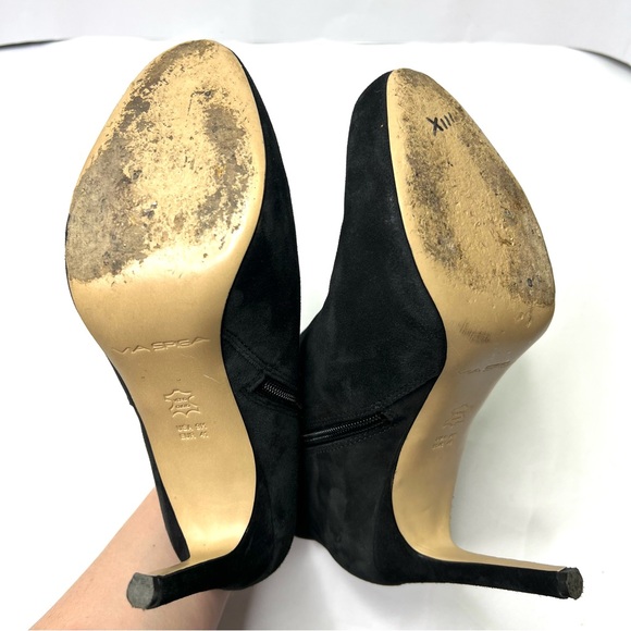 Via Spiga Suede Stiletto Heel Ankle Booties Cutout Side Detail Black Size 9 - Picture 11 of 11